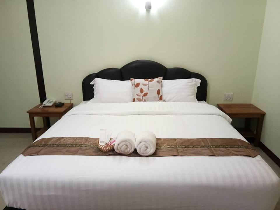 Hi Tech Resort Kabin Buri Esterno foto