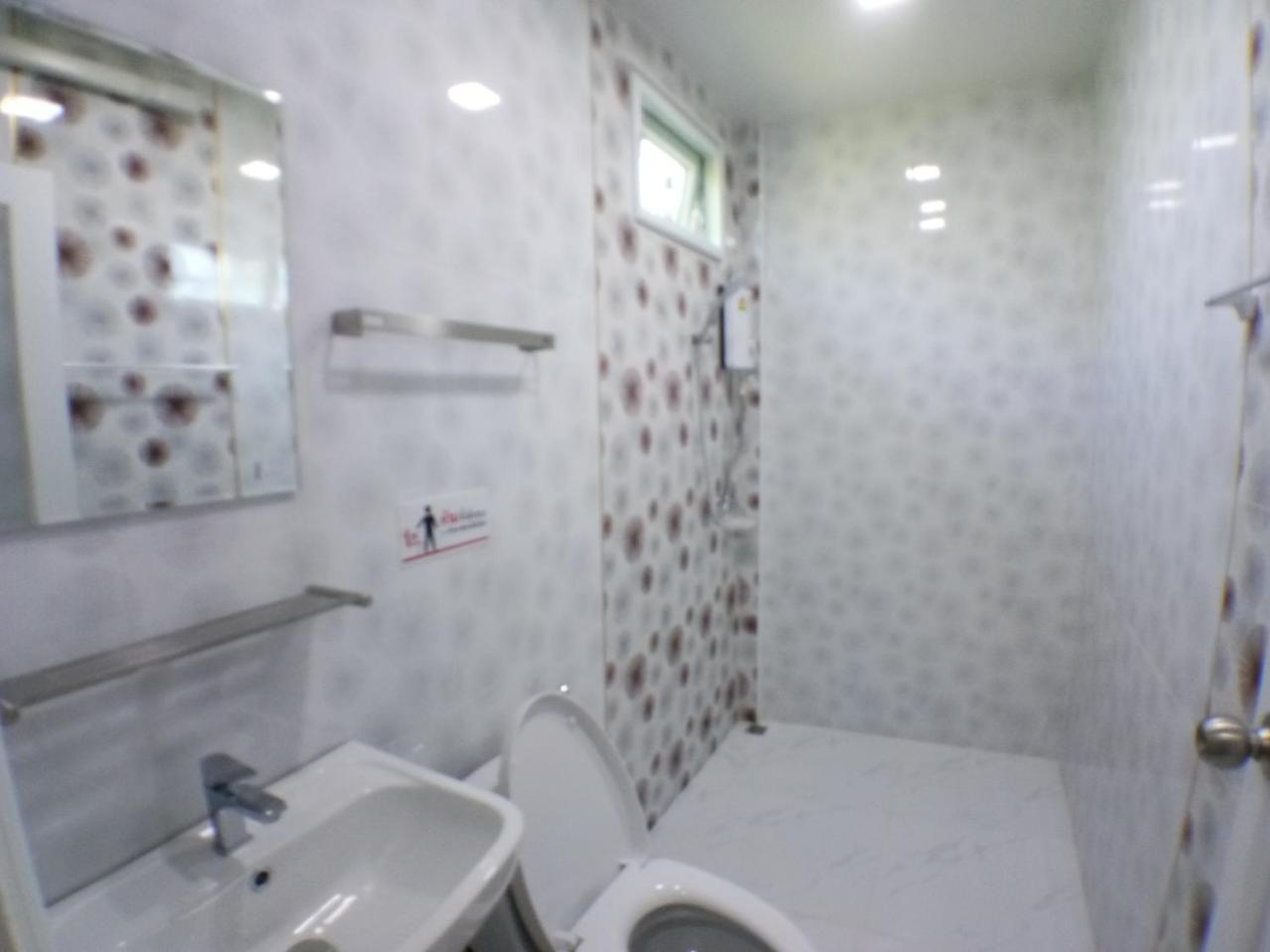 Hi Tech Resort Kabin Buri Esterno foto