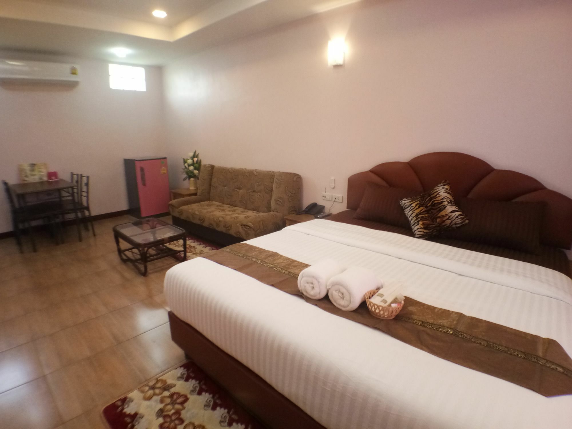 Hi Tech Resort Kabin Buri Esterno foto
